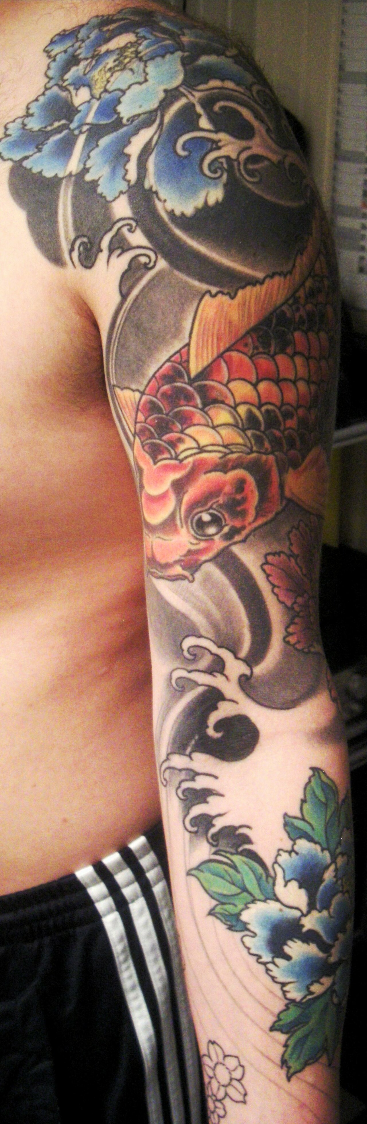 koi fisch tattoo, karpfen, asiatisch, asia sleeve, pfingstrosen, peonie, spiralcloud, spiralcloudtattoo, freiburg.