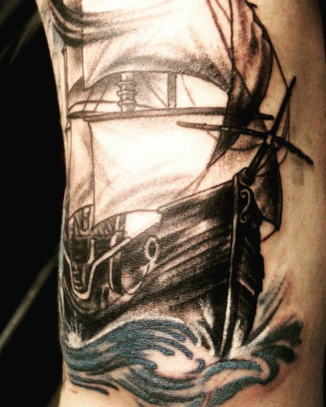 tattoo foto, Bild einer Tätowierung, tattoo picture, von spiralcloudtattoo studio freiburg, ink, art, color, ship, sailing,.