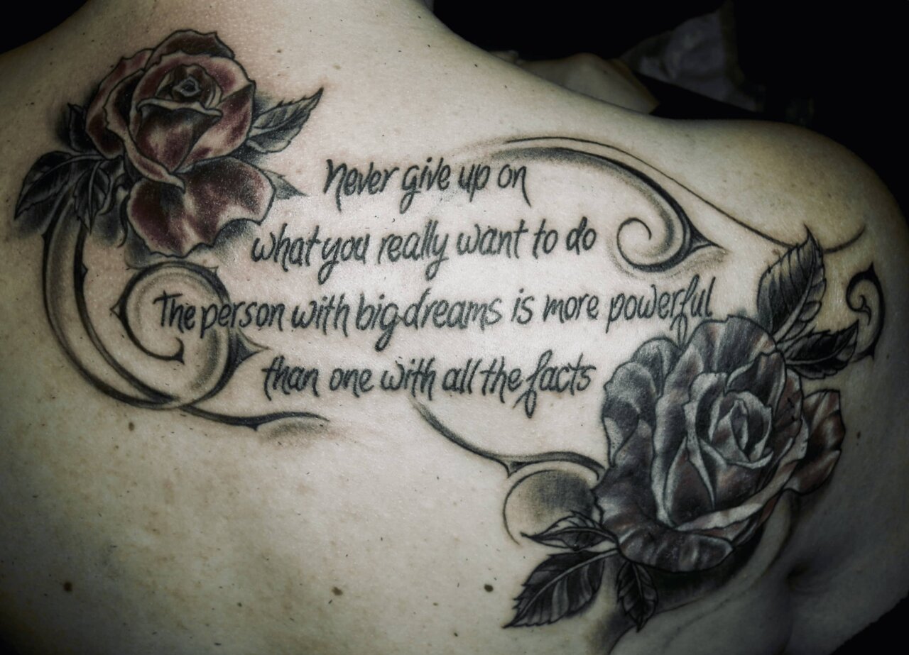 tattoo foto, Bild einer Tätowierung, tattoo picture, von spiralcloudtattoo studio freiburg, ink, art, color, black, blackwork, line, art, lettering, rose, roses, ornament.