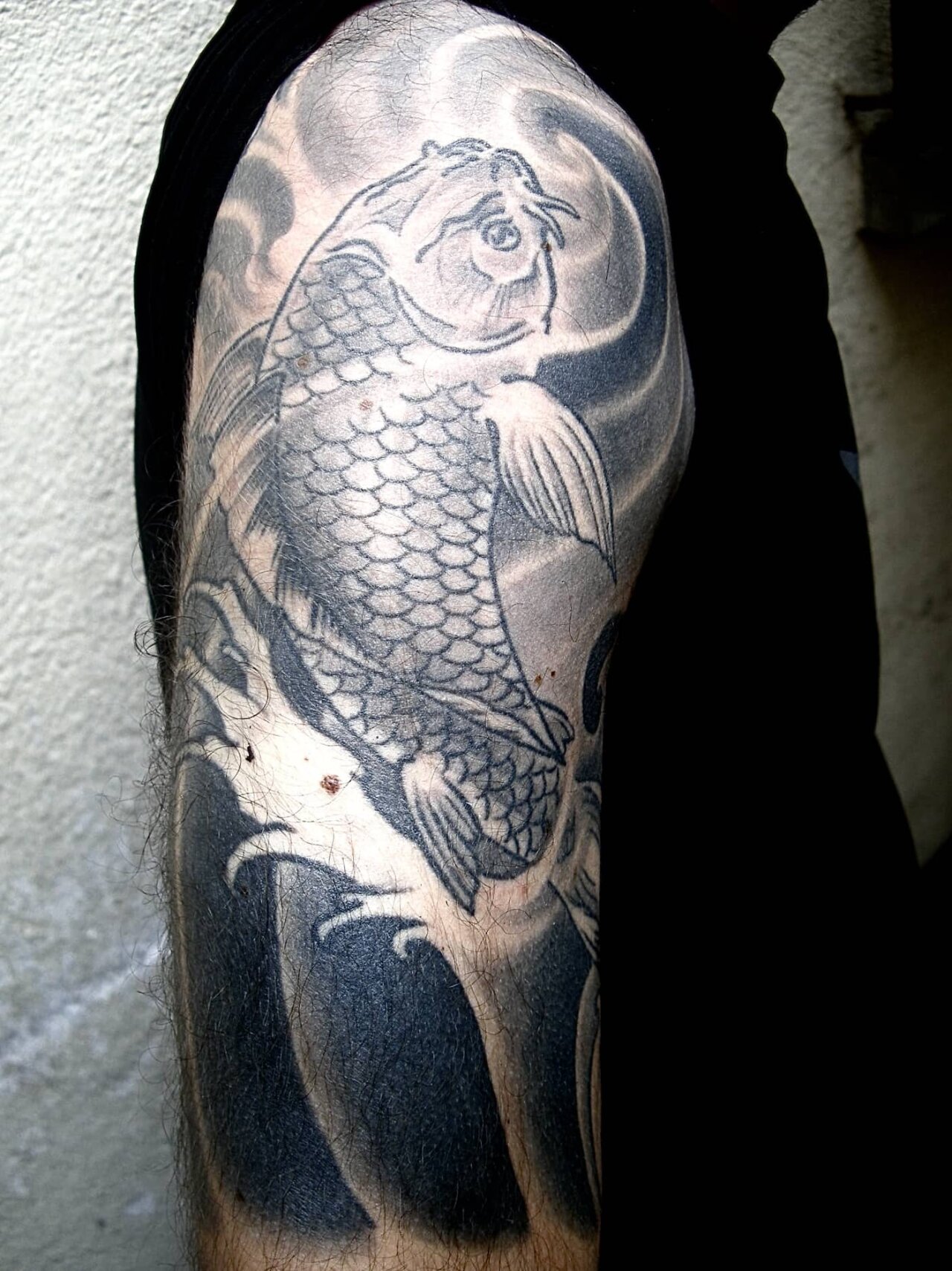 tattoo foto, Bild einer Tätowierung, tattoo picture, von spiralcloudtattoo studio freiburg, ink, art, color, black, grey, water, wave, koi, fish, asia, japanese.