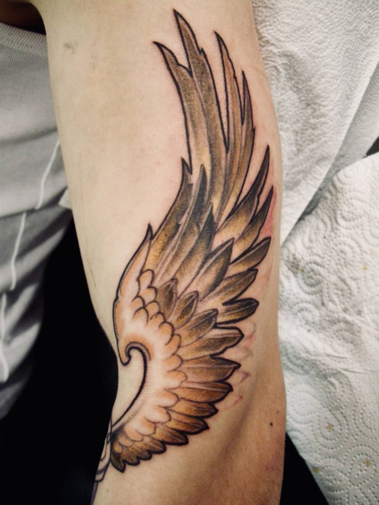 tattoo foto, Bild einer Tätowierung, tattoo picture, von spiralcloudtattoo studio freiburg, ink, art, color, wing, Flügel.